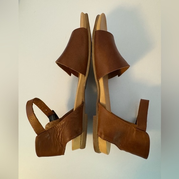 Miz Mooz New York City NWOT Antony Brown Leather Flat Comfort Sandals Size 7 - Picture 2 of 9